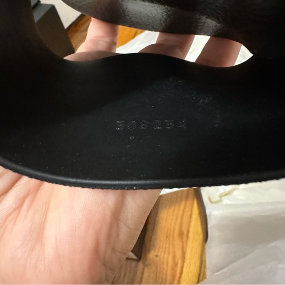 Classic Gucci Rubber Slide Sandal - Picture 2 of 7